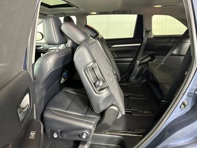 Used 2018 Toyota Highlander XLE image 25