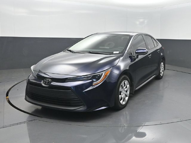 Used 2025 Toyota Corolla LE FWD image 2