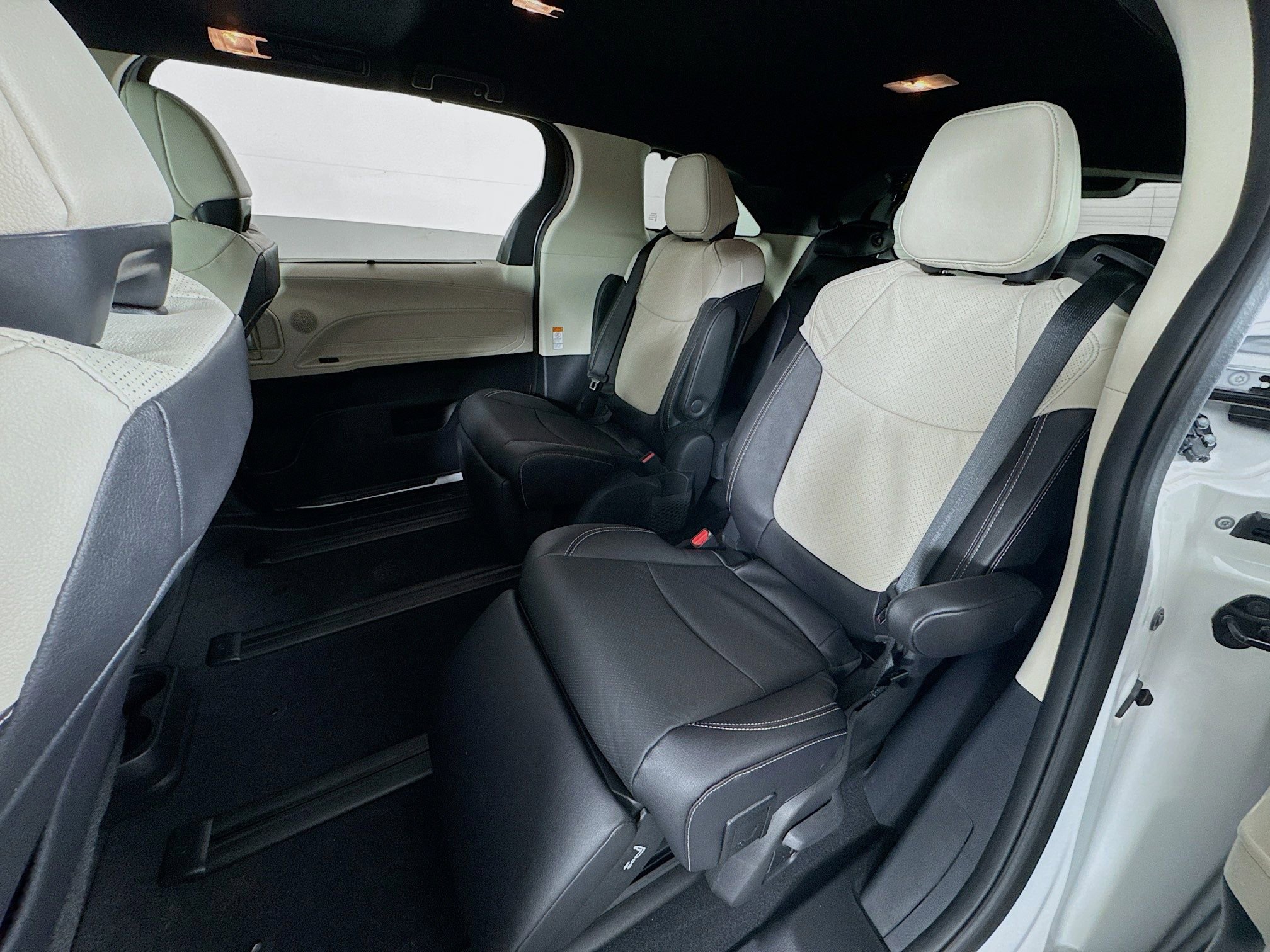 Certified 2026 Toyota Sienna Limited image 18