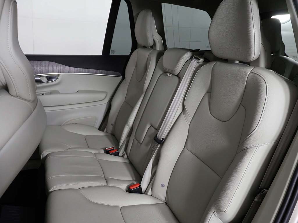 Used 2024 Volvo XC90 T8 Plus w/ Protection Package Premier AWD/4WD image 38