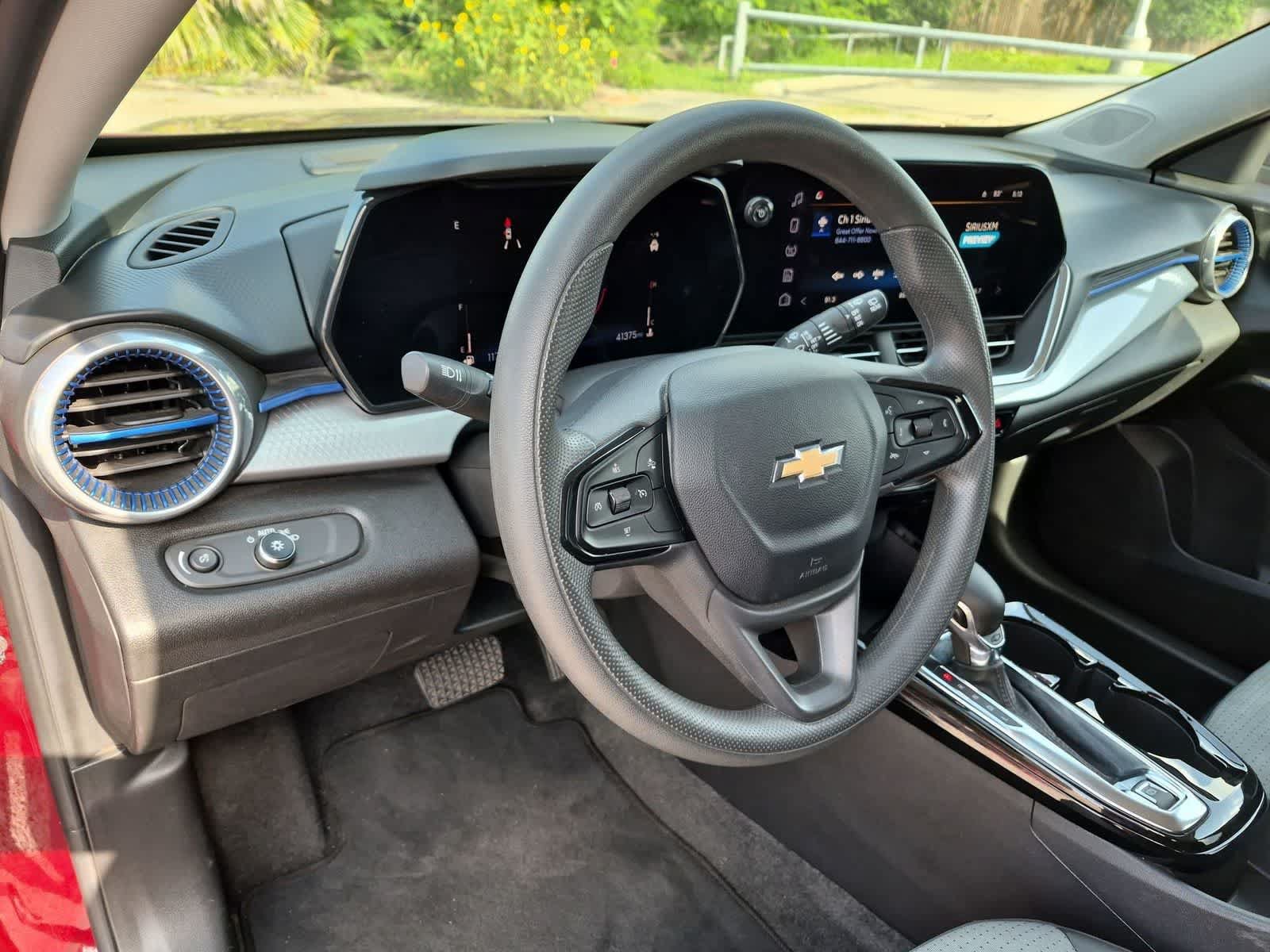 Used 2024 Chevrolet Trax LT FWD image 10