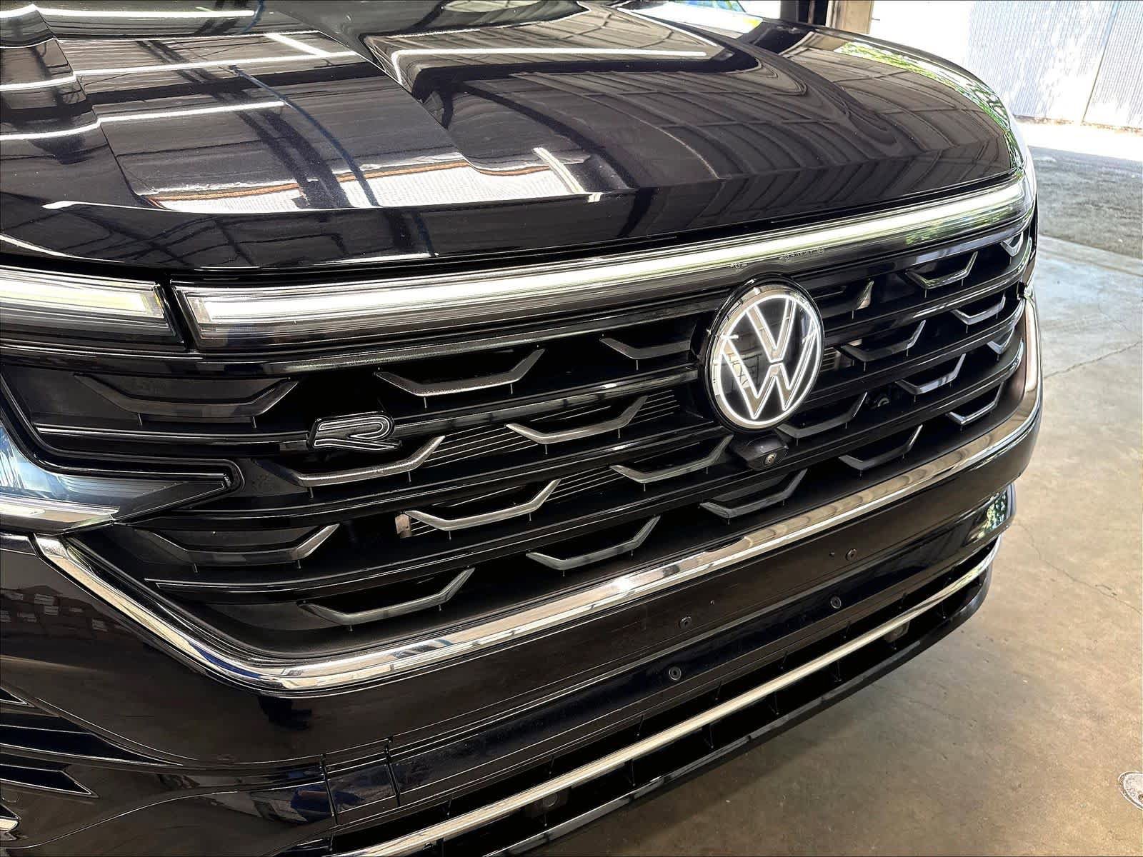 Used 2024 Volkswagen Atlas Cross Sport SEL Premium R-Line AWD/4WD image 35