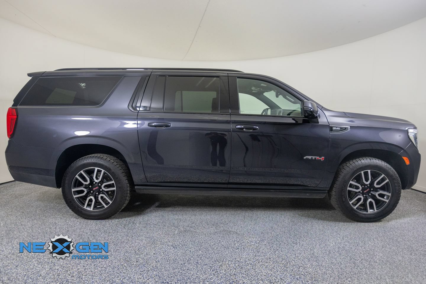 Used 2023 GMC Yukon XL AT4 w/ AT4 Premium Package AWD/4WD image 39