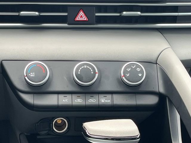 Used 2024 Hyundai Elantra SE image 16