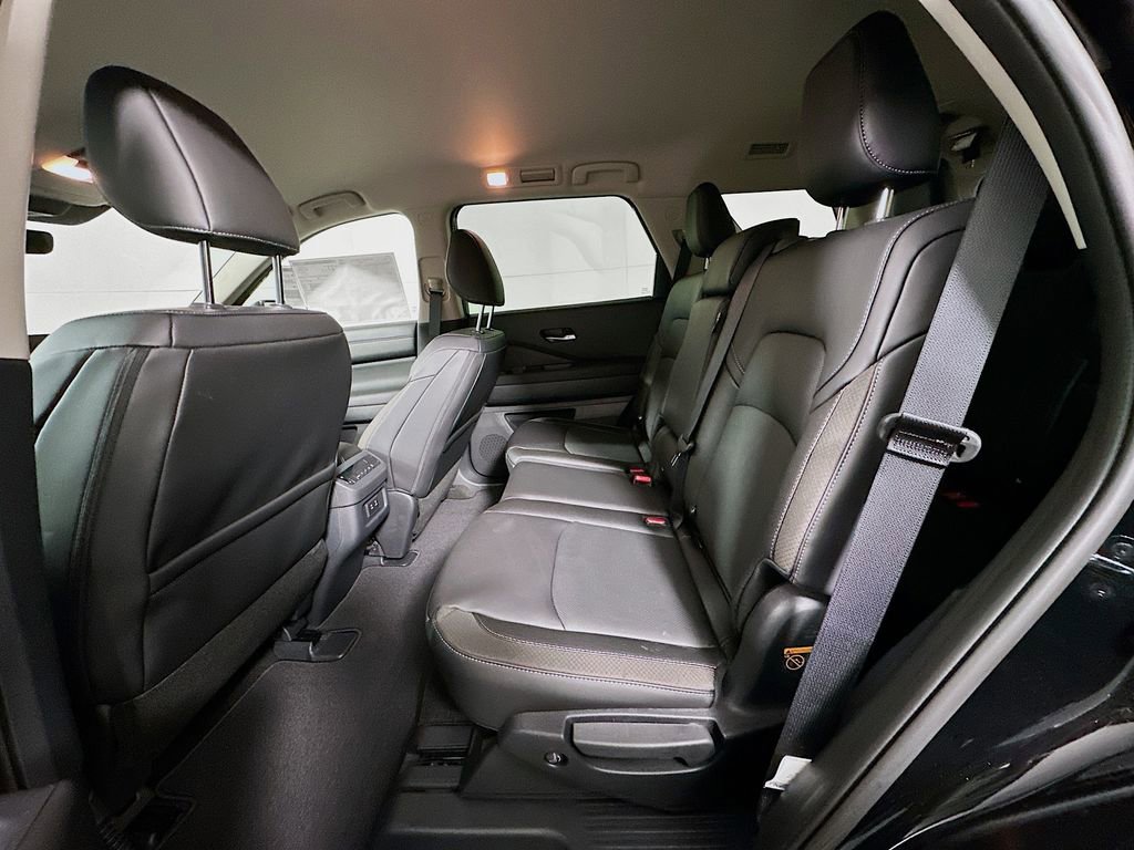 New 2026 Nissan Pathfinder SL AWD/4WD image 16