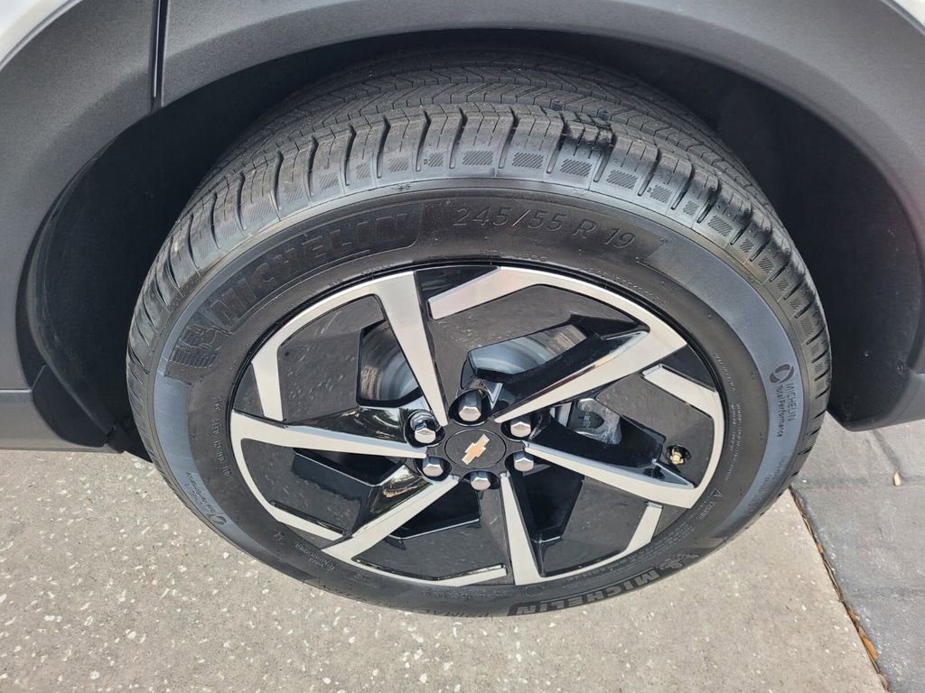 New 2026 Chevrolet Equinox EV LT FWD image 17