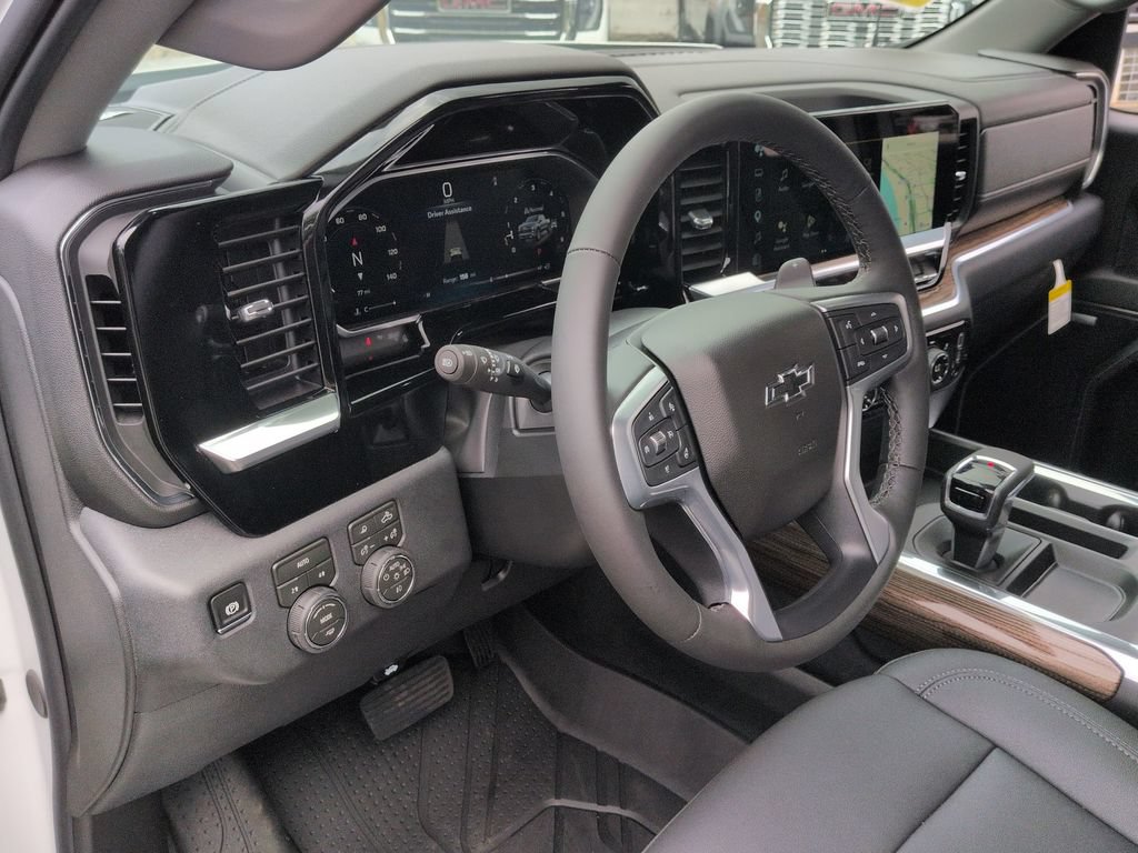 New 2026 Chevrolet Silverado 1500 RST w/ Dark Appearance Package AWD/4WD image 10