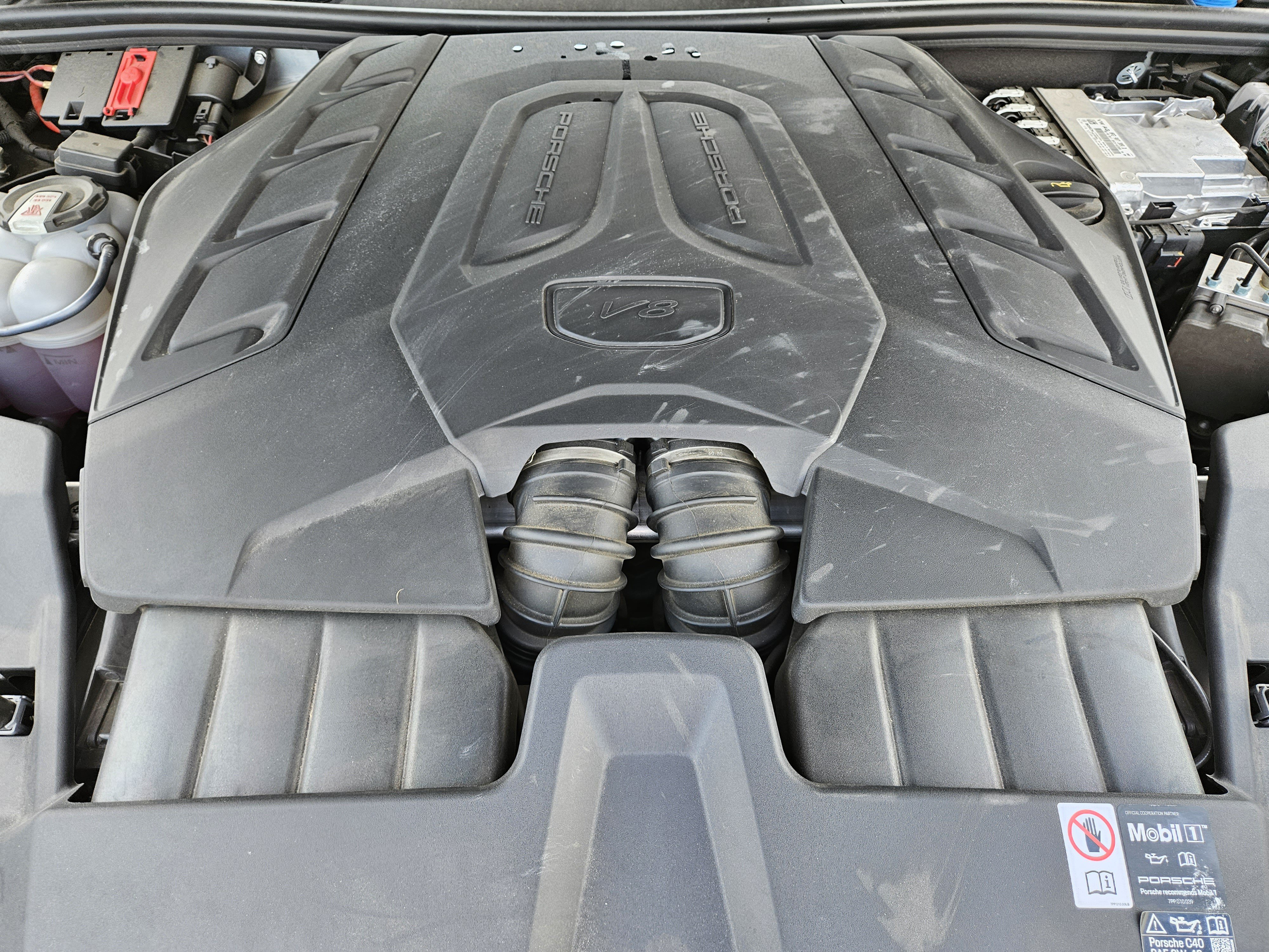 Certified 2025 Porsche Cayenne GTS AWD/4WD image 30