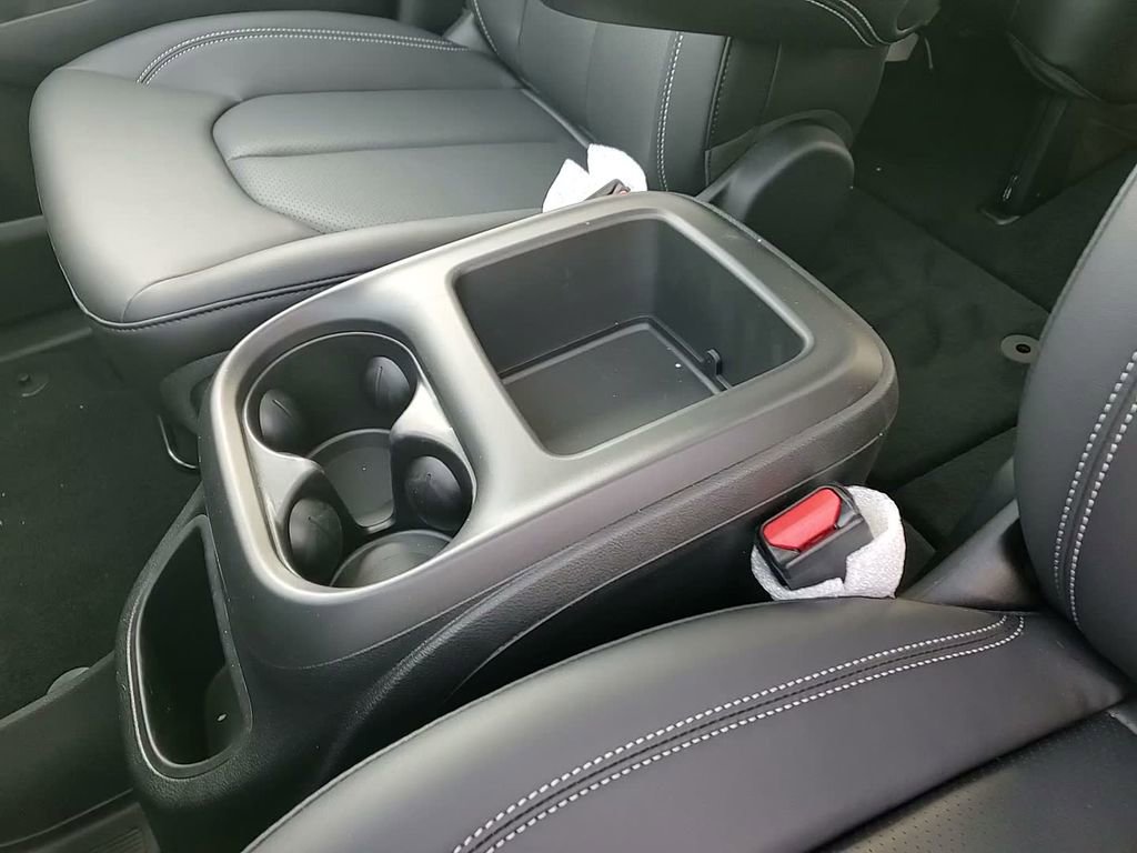 New 2026 Chrysler Pacifica Select image 31