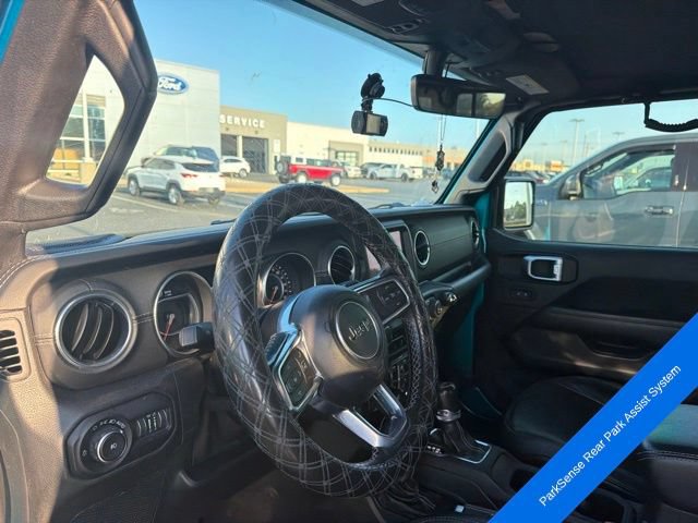 Used 2020 Jeep Wrangler Unlimited Sahara w/ Dual Top Group AWD/4WD image 18
