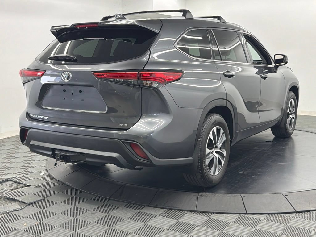 Used 2022 Toyota Highlander XLE FWD image 10