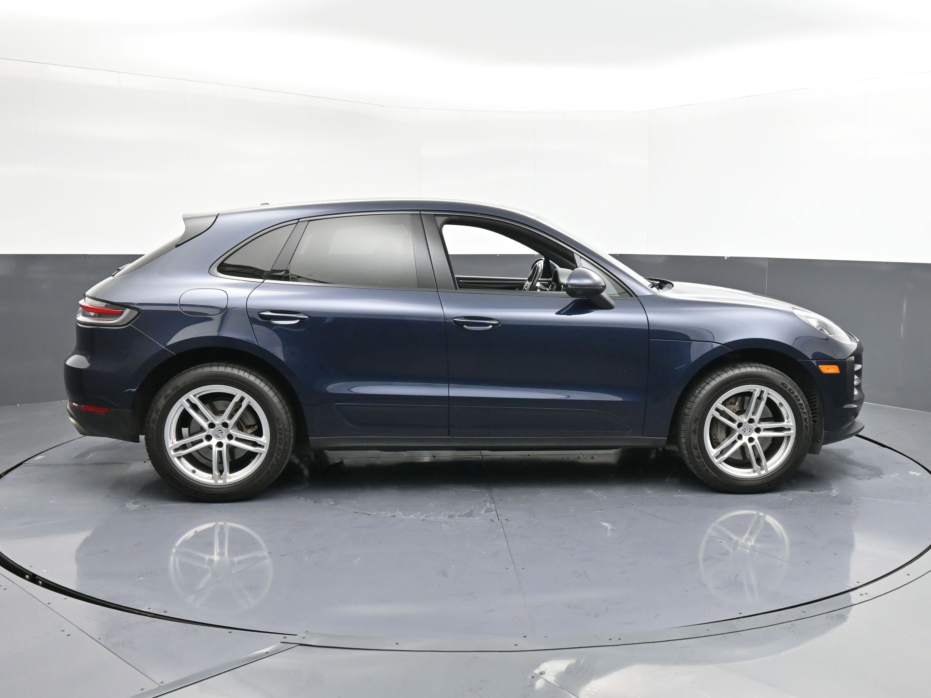 Used 2021 Porsche Macan S image 9