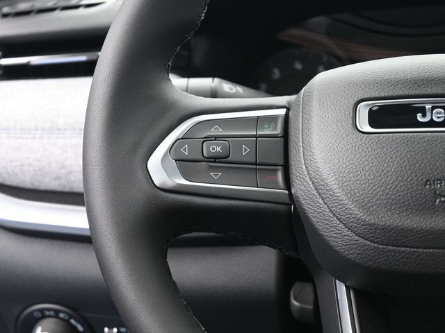 New 2025 Jeep Compass Latitude w/ Sun & Sound Group AWD/4WD image 30
