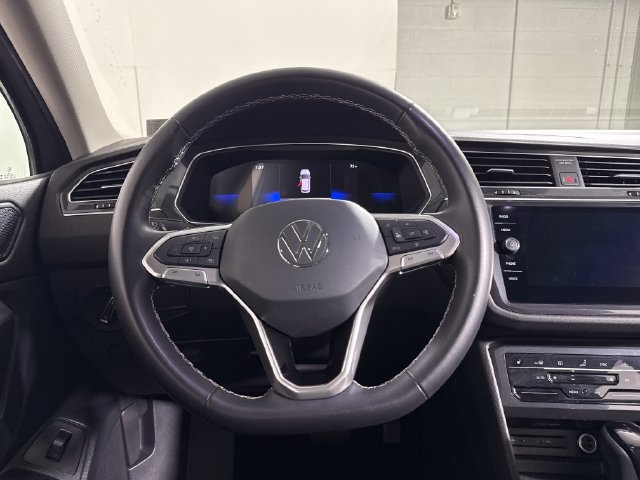 Used 2024 Volkswagen Tiguan SE AWD/4WD image 16