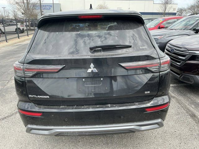 Used 2025 Mitsubishi Outlander SE image 7