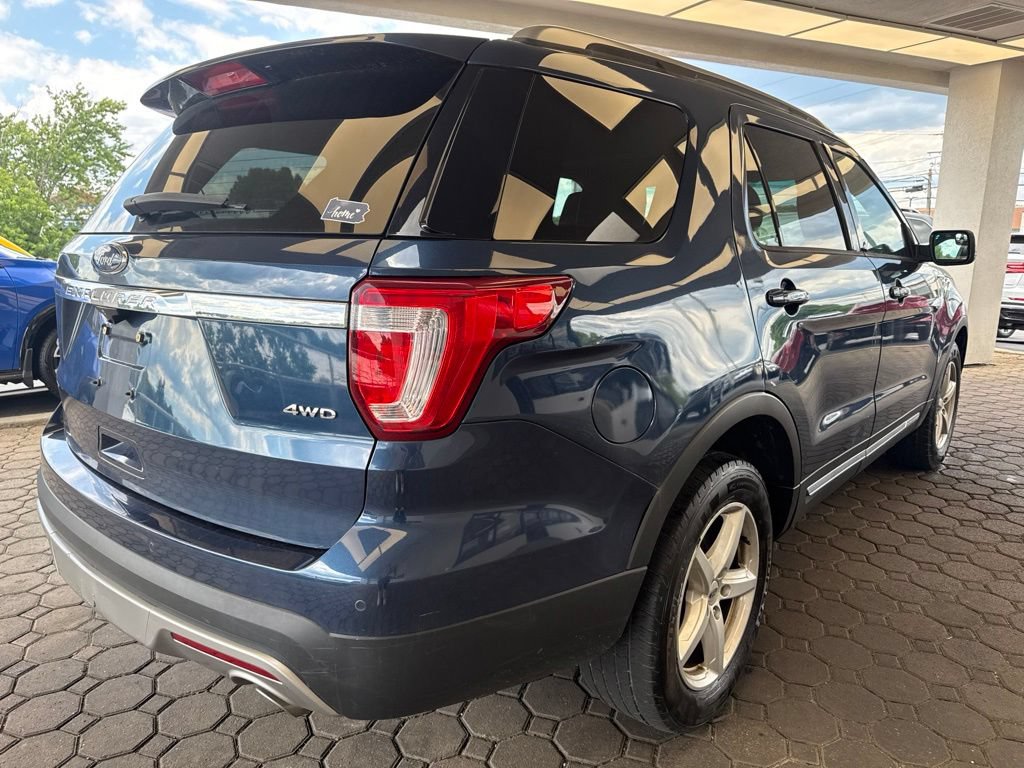 Used 2016 Ford Explorer XLT w/ Equipment Group 202A AWD/4WD image 6
