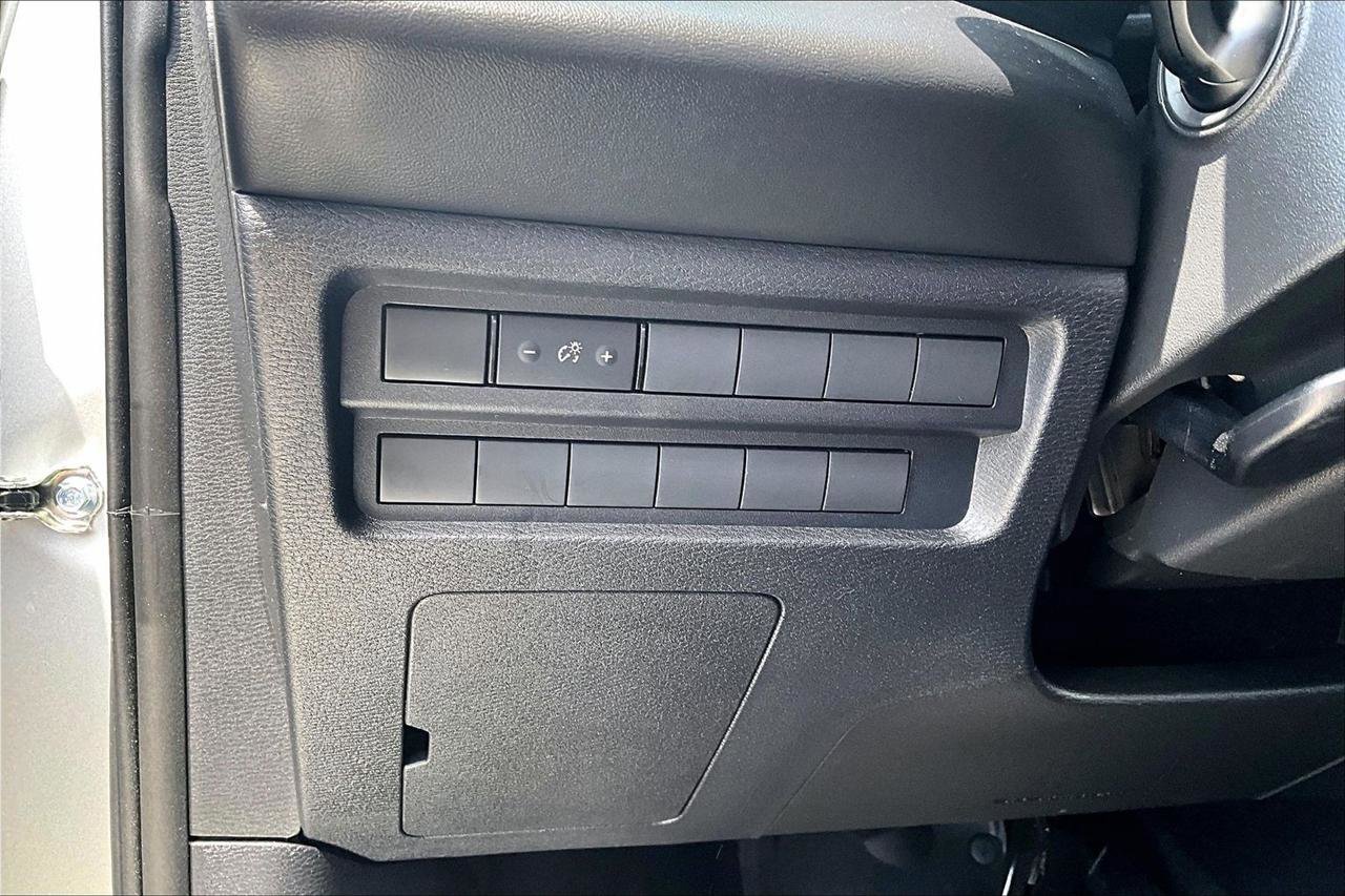 Used 2025 Mitsubishi Outlander ES AWD/4WD image 17