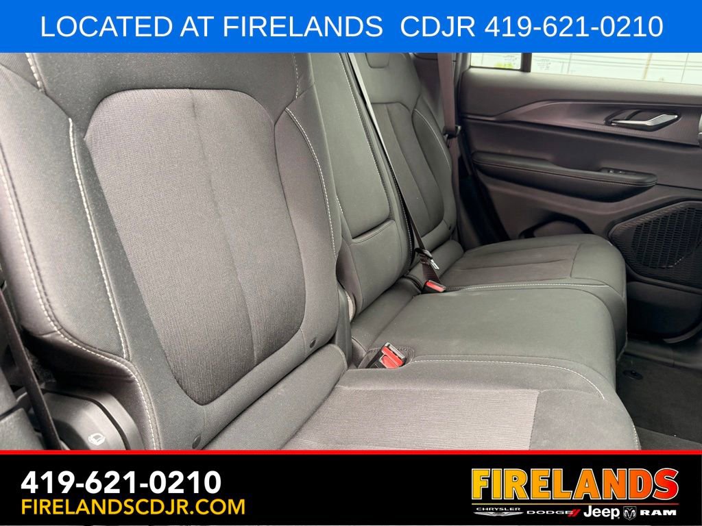 Used 2024 Jeep Grand Cherokee Laredo X w/ Luxury Tech Group I AWD/4WD image 8