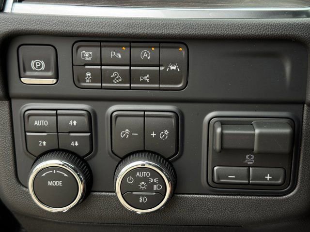 New 2026 Chevrolet Suburban Z71 w/ Comfort Package AWD/4WD image 18