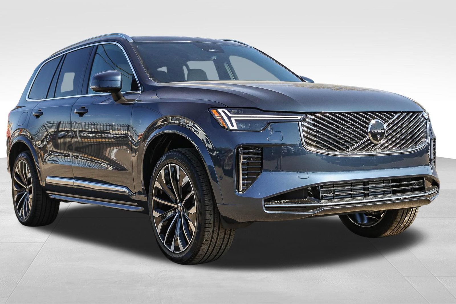 New 2026 Volvo XC90 T8 Plus w/ Protection Package Premier AWD/4WD image 3