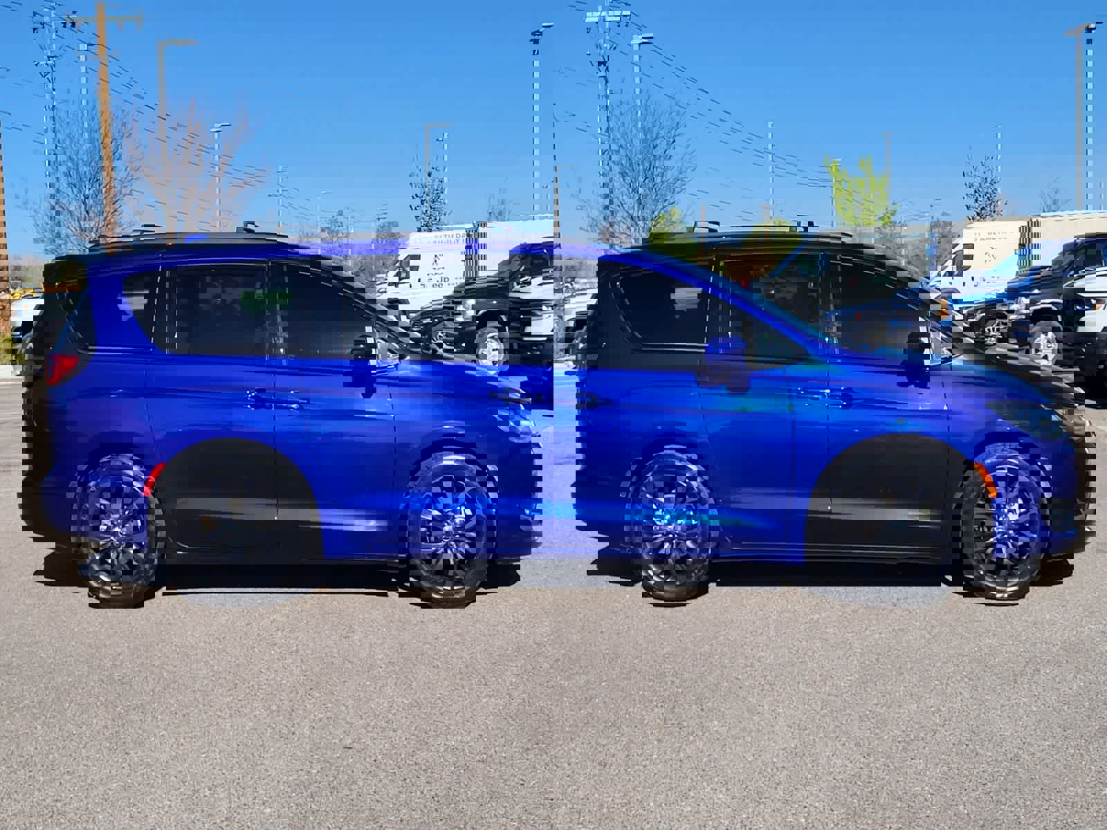 Used 2020 Chrysler Pacifica Touring-L Plus image 4