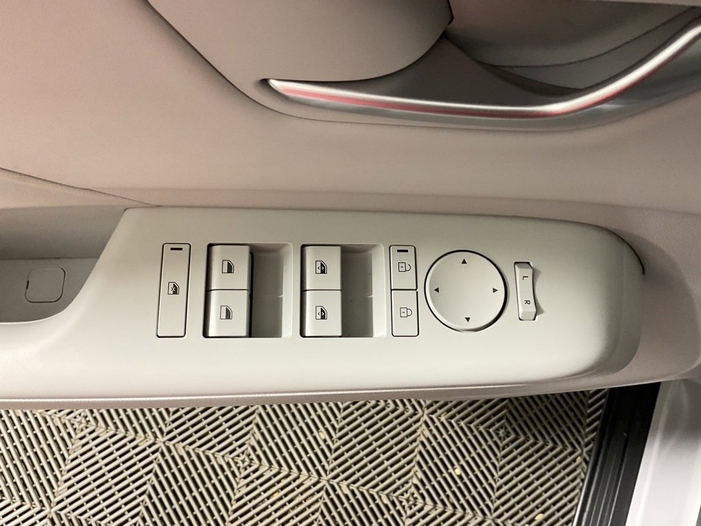 New 2026 Hyundai Kona SEL Premium image 17