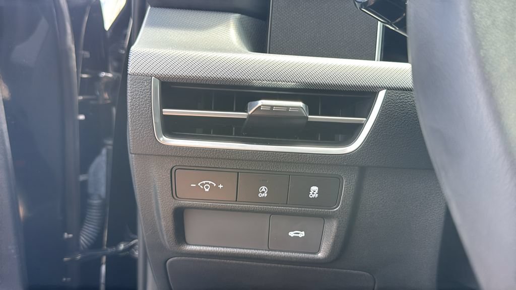 Used 2025 Hyundai Sonata SE FWD image 14