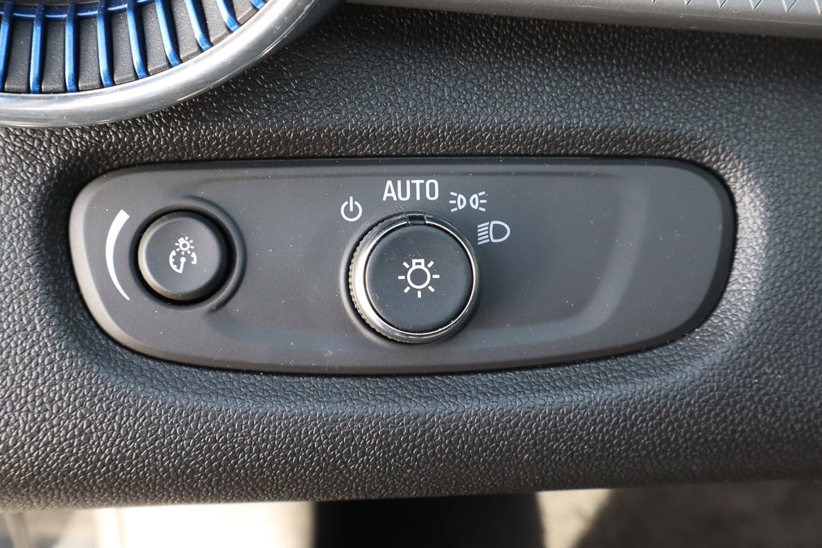 Used 2025 Chevrolet Trax LT w/ LT Convenience Package FWD image 16