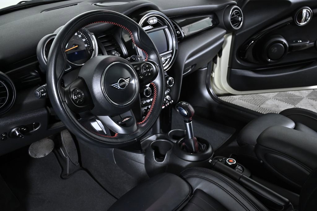 Used 2019 MINI Cooper S w/ Premium Package image 11
