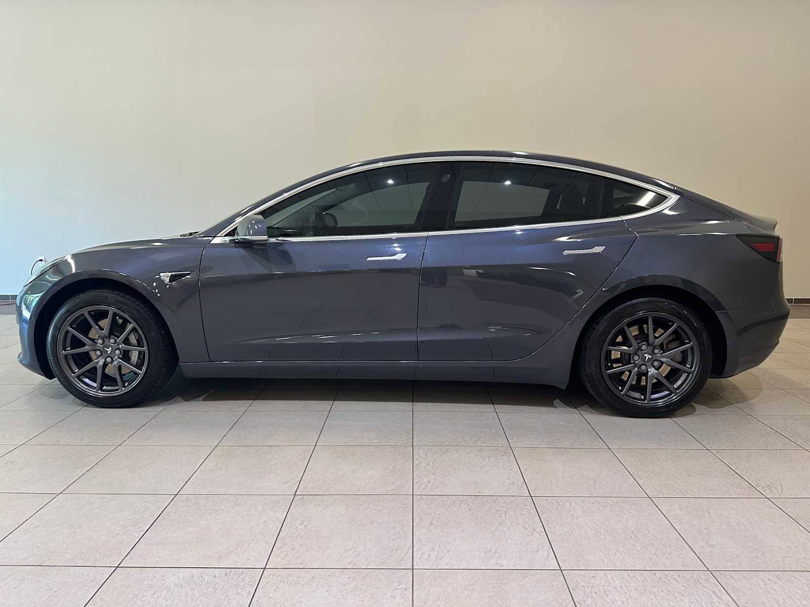 Used 2018 Tesla Model 3 Long Range RWD image 4