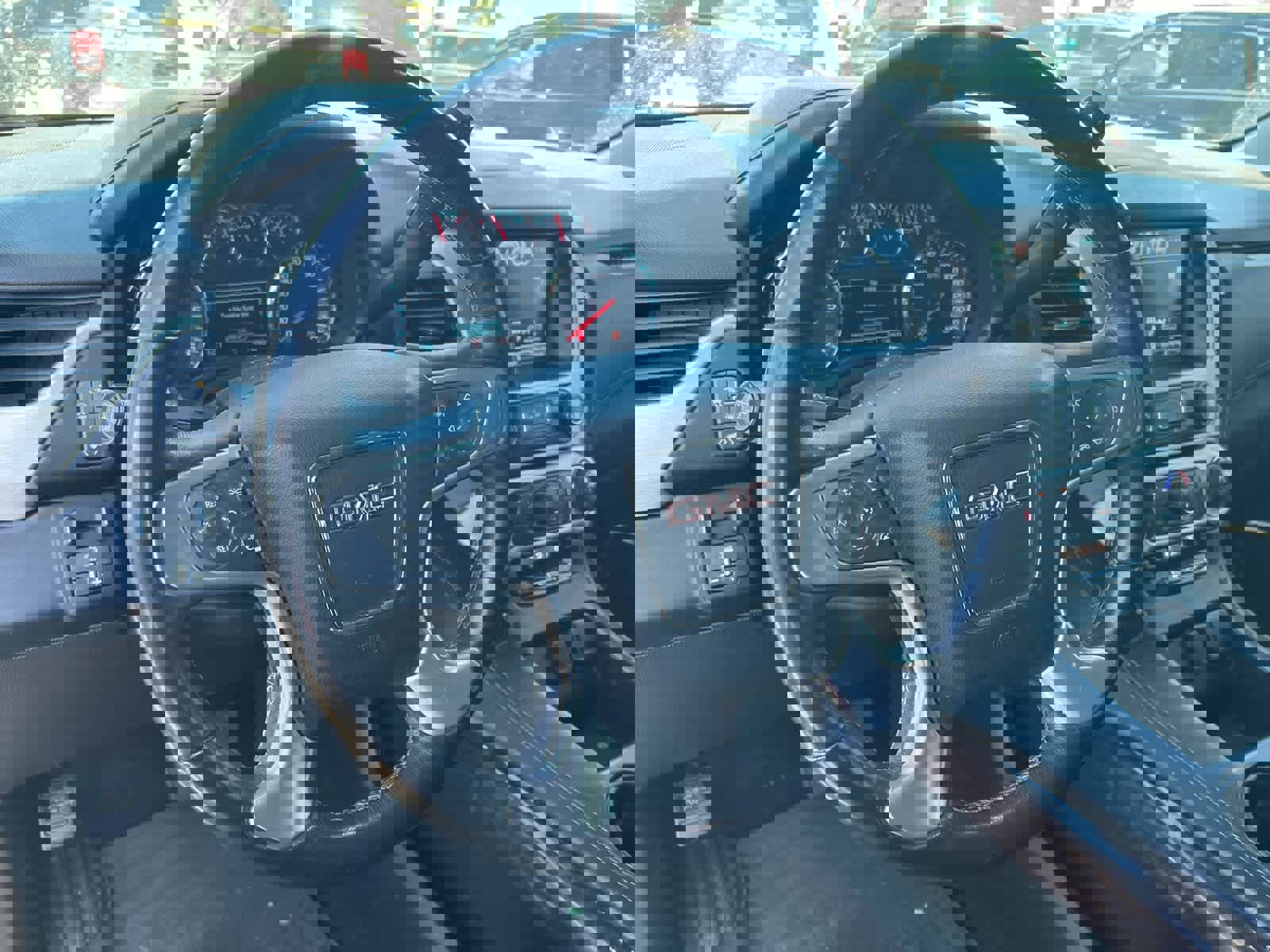 Used 2018 GMC Yukon SLT w/ HD Trailering Package image 33