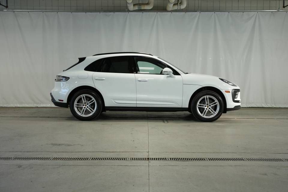 Certified 2026 Porsche Macan AWD/4WD image 8