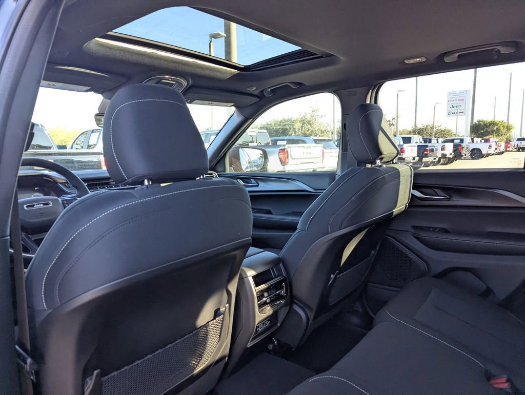 Used 2025 Jeep Grand Cherokee Laredo X w/ Trailer Tow Package image 19