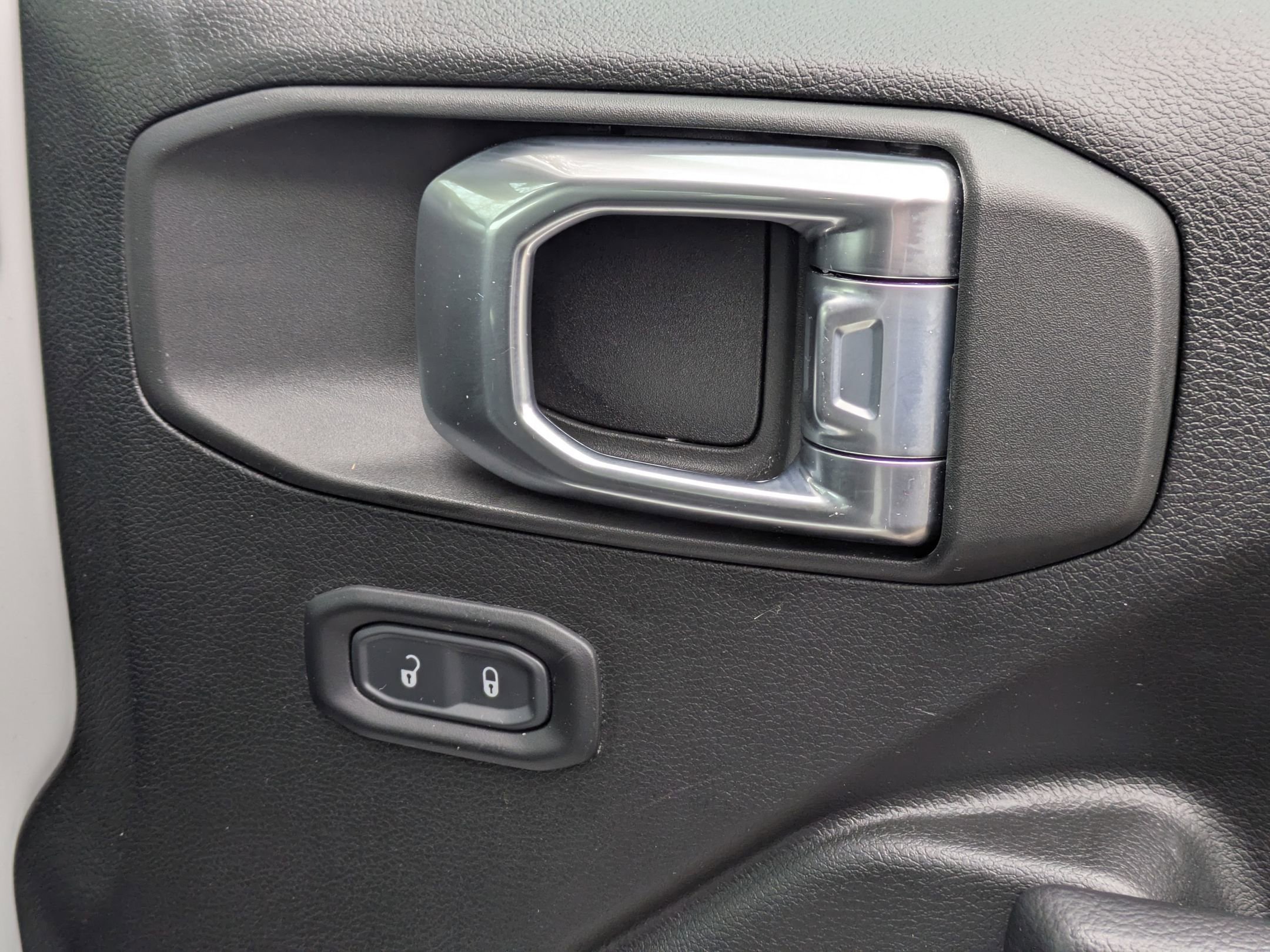 Used 2023 Jeep Wrangler Unlimited image 32