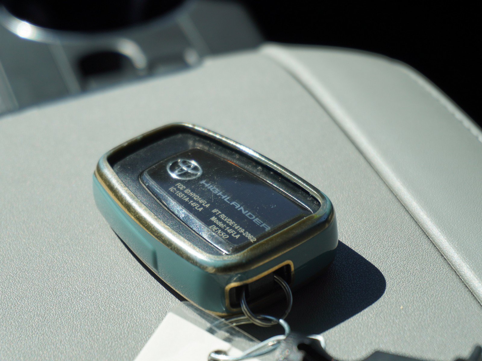 Used 2022 Toyota Highlander XLE AWD/4WD image 20