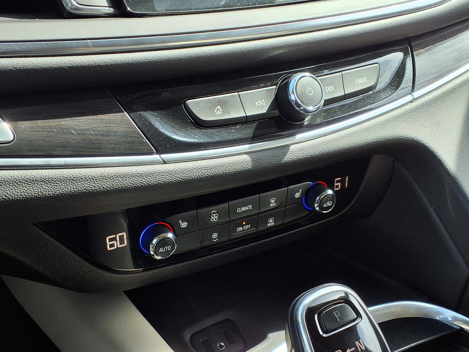 Used 2019 Buick Enclave Essence AWD/4WD image 9