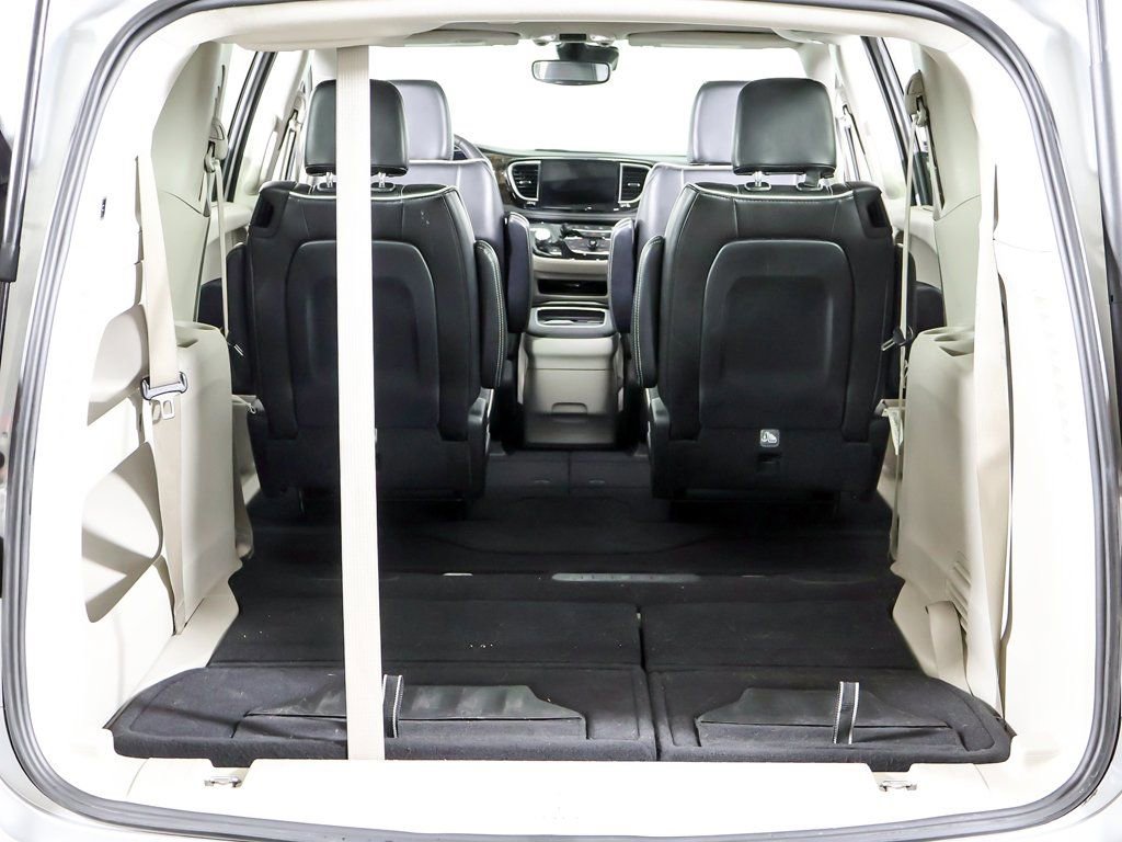 Used 2024 Chrysler Pacifica Limited image 24