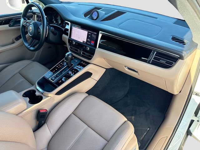 Used 2024 Porsche Macan AWD/4WD image 31