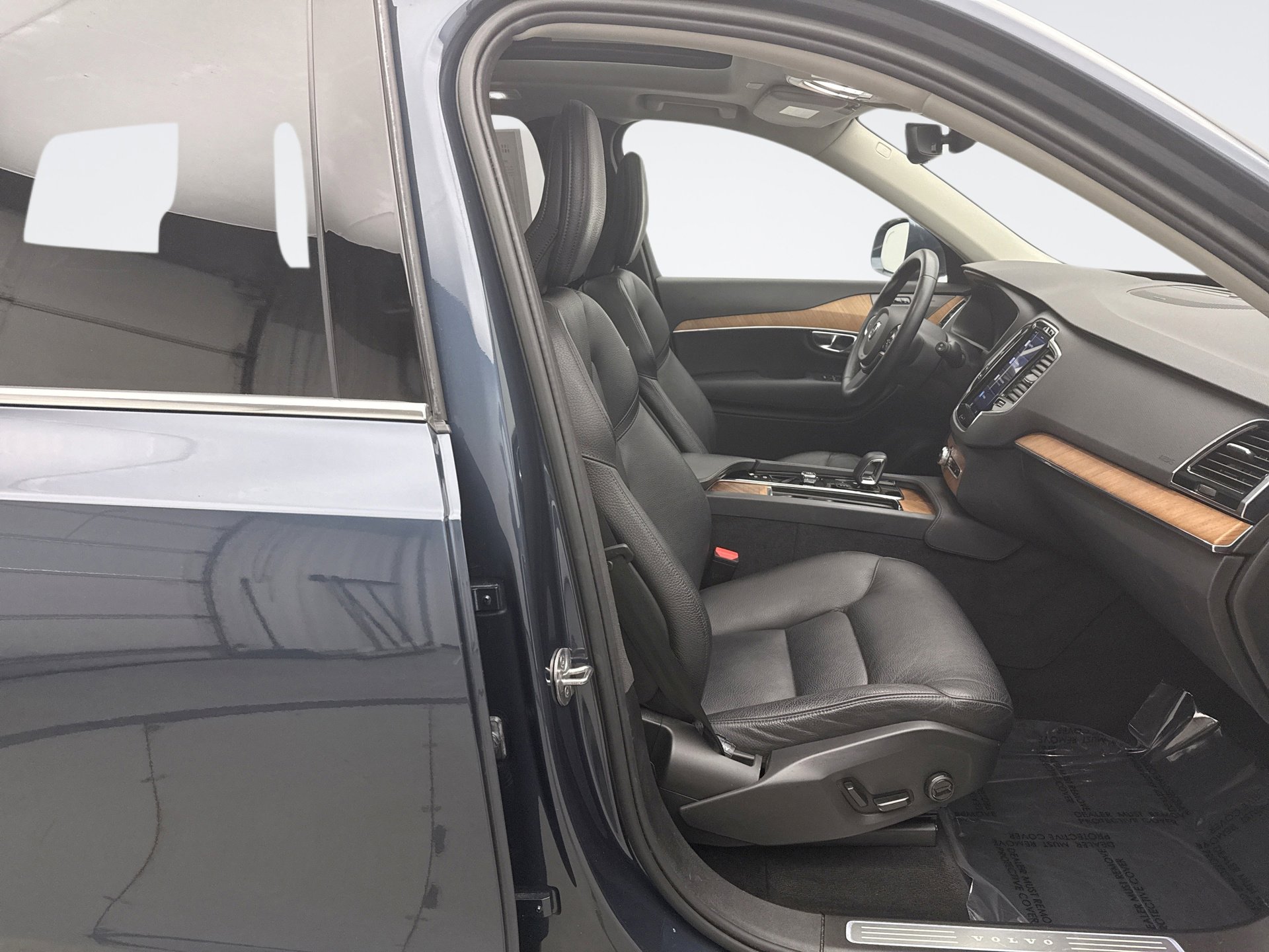 Used 2023 Volvo XC90 B6 Plus image 18