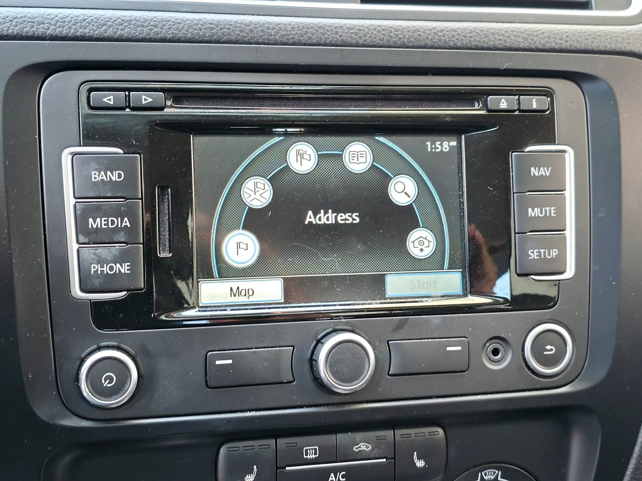 Used 2013 Volkswagen Jetta SEL FWD image 21