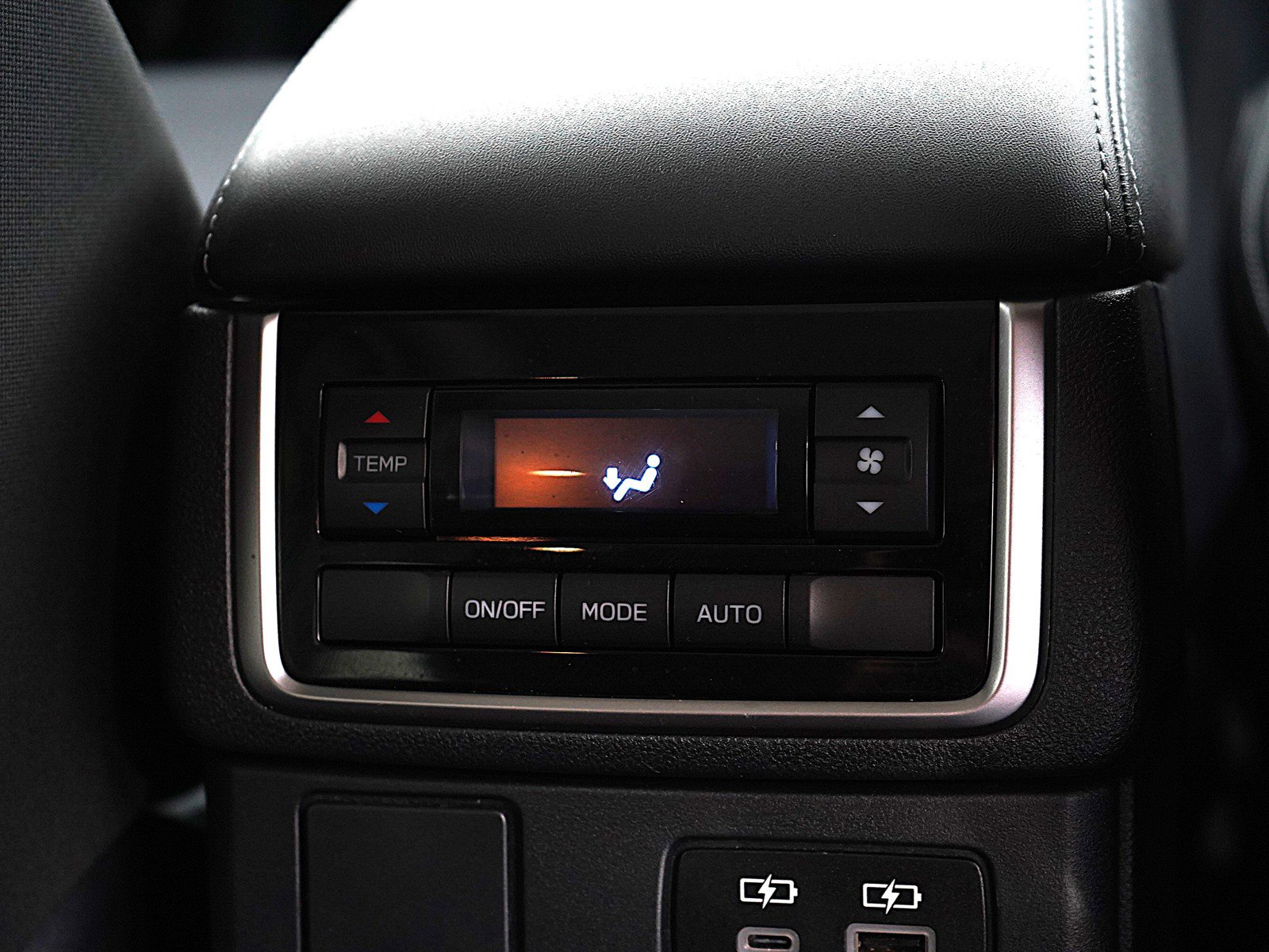 Used 2024 Subaru Ascent Premium w/ Convenience Package image 17