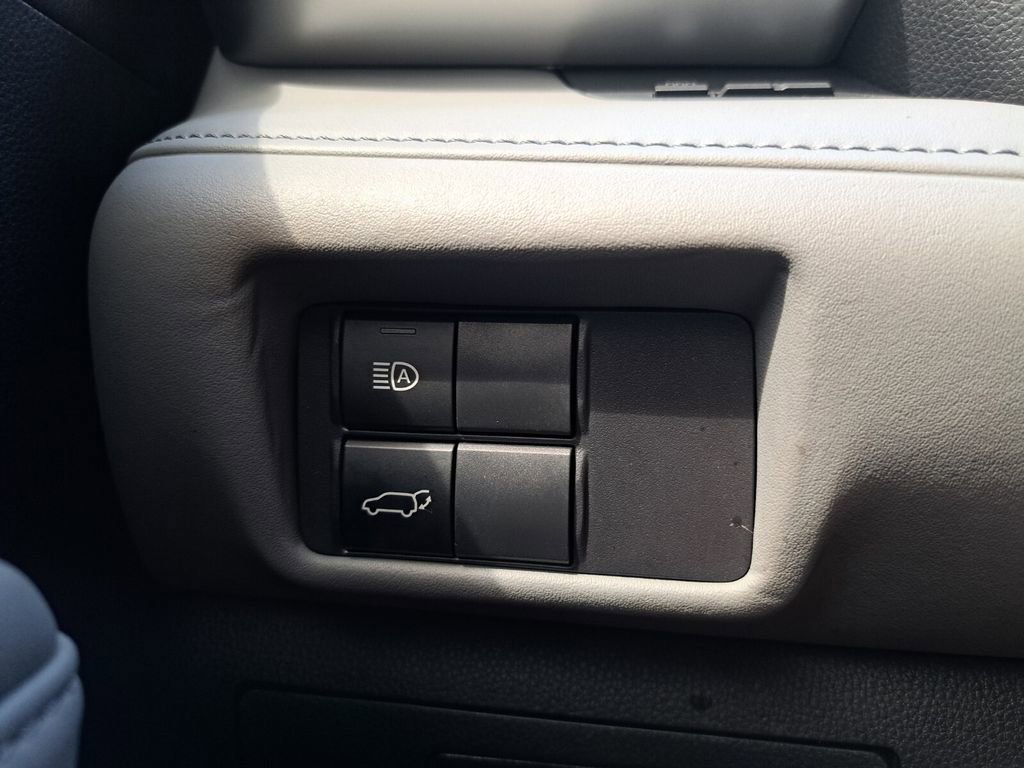 Used 2022 Toyota Highlander LE image 15