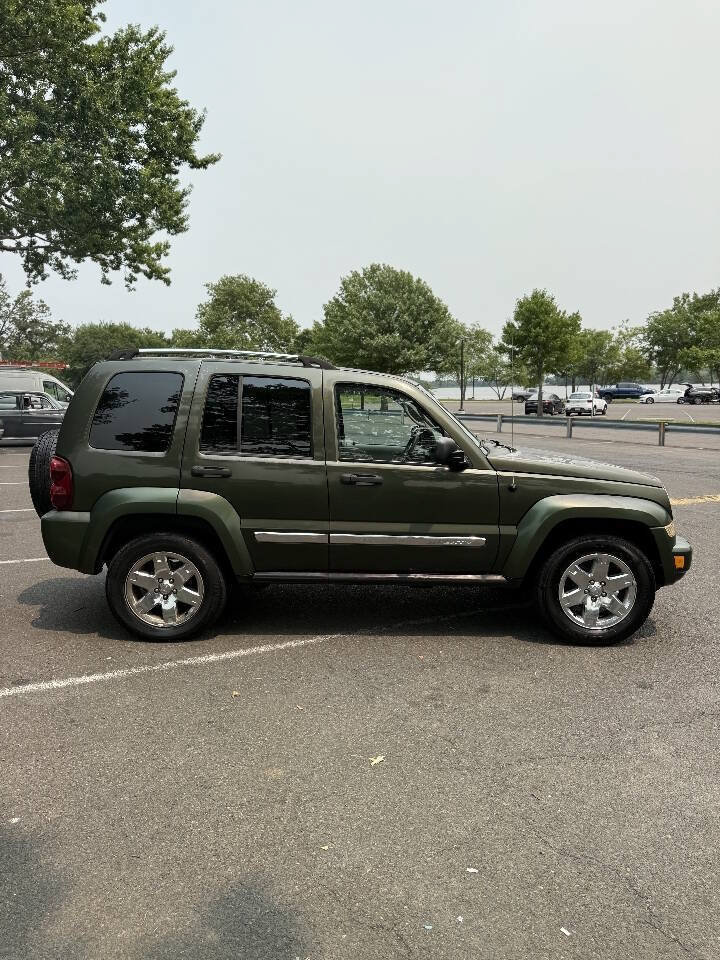 Used 2007 Jeep Liberty Limited AWD/4WD image 8