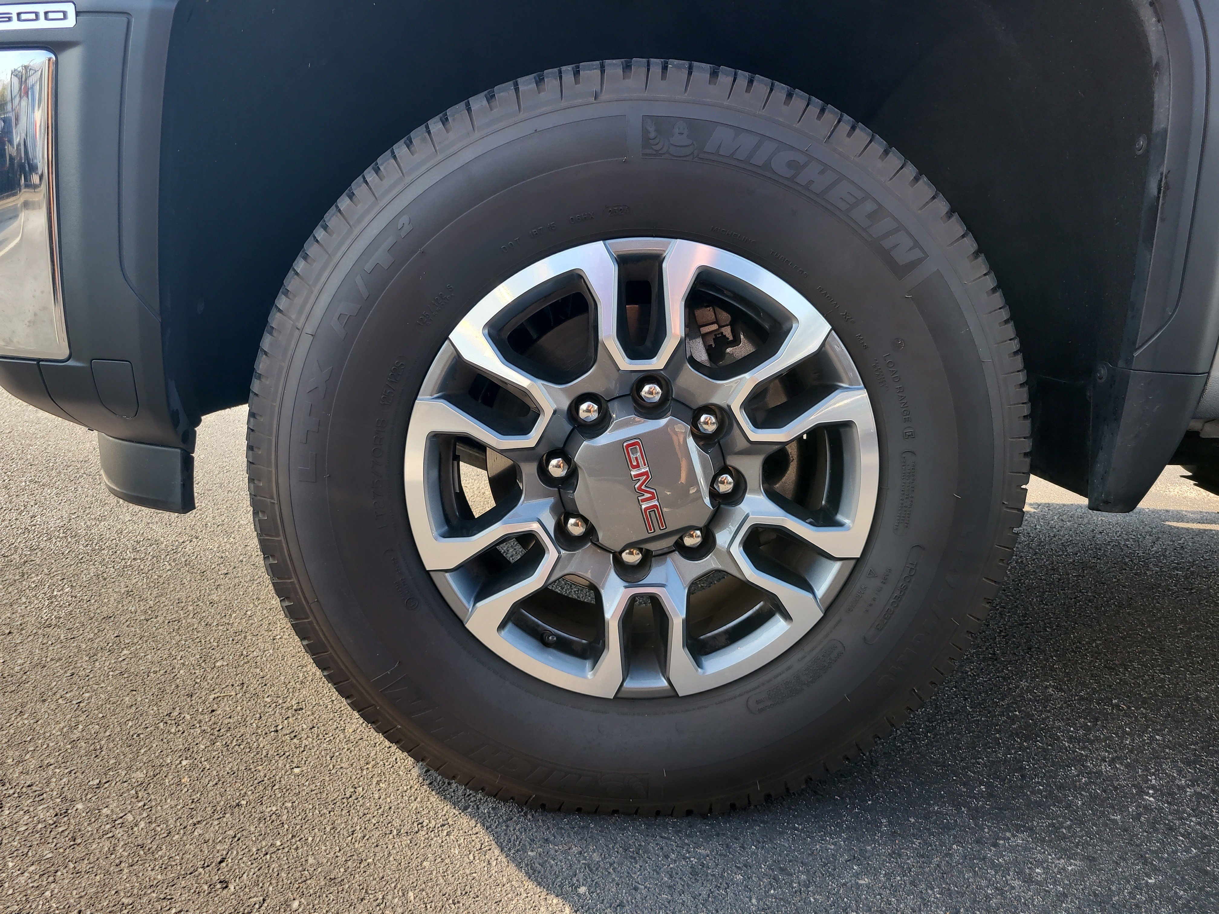 Used 2024 GMC Sierra 2500 SLT w/ SLT Premium Package image 10