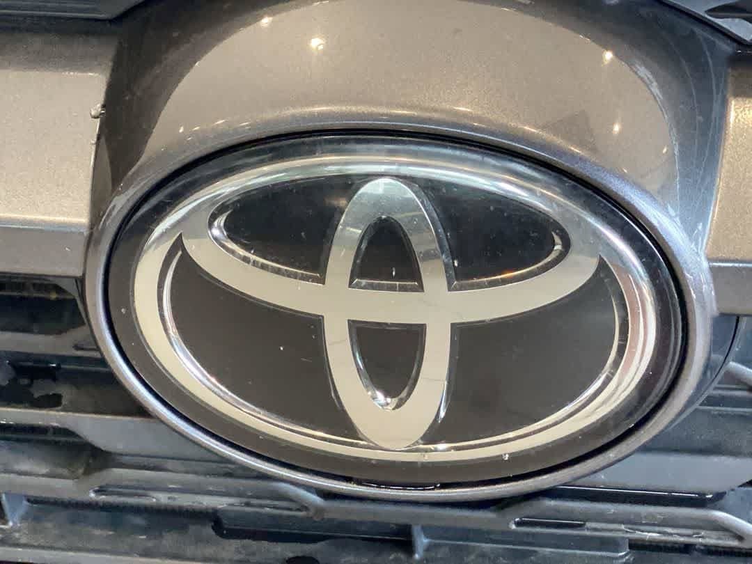Used 2020 Toyota RAV4 XLE Premium AWD/4WD image 10