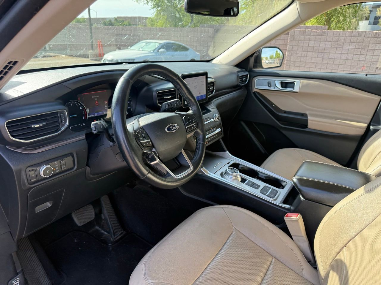 Used 2020 Ford Explorer Limited w/ Class III Trailer Tow Package RWD image 14