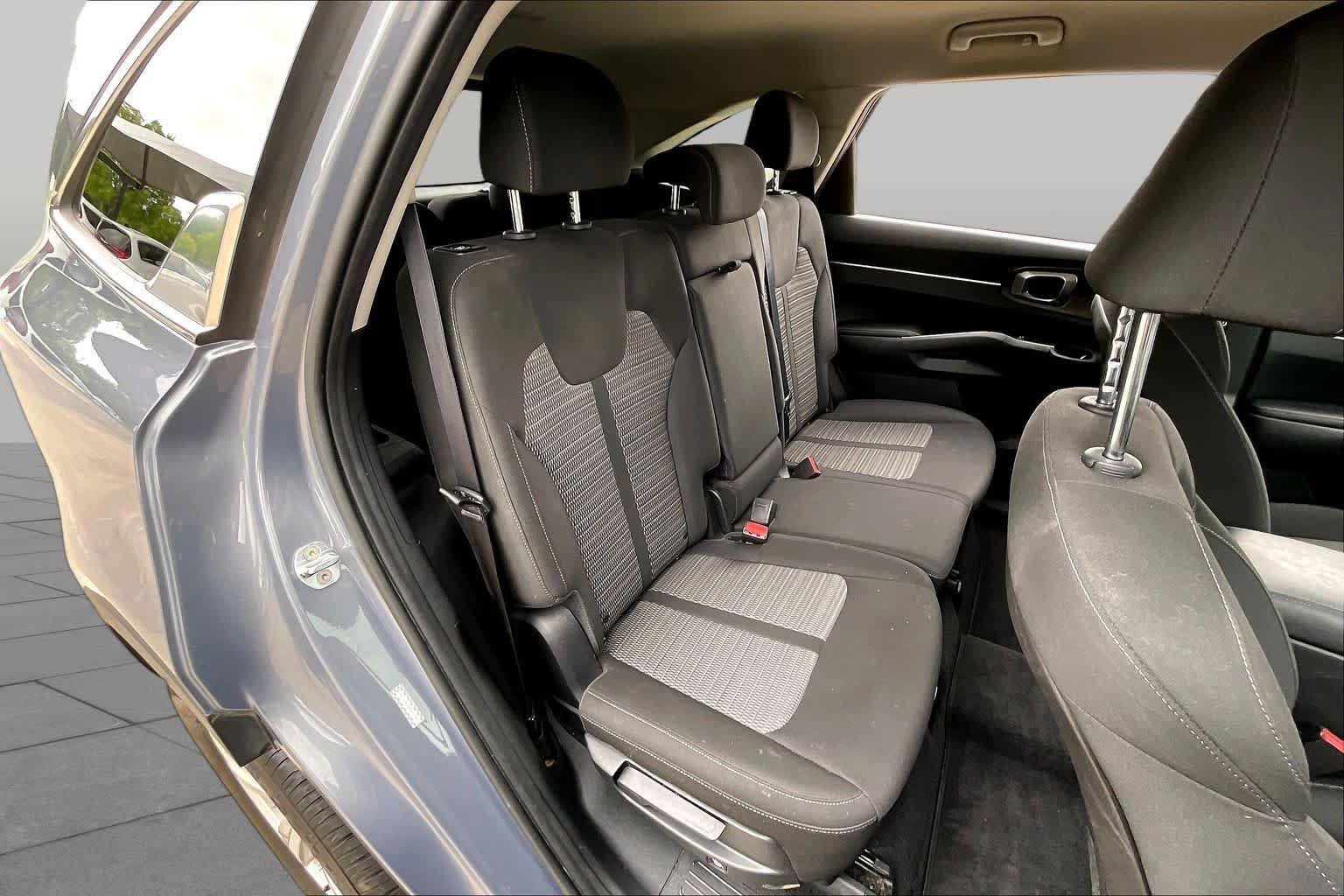 Used 2021 Kia Sorento LX FWD image 19