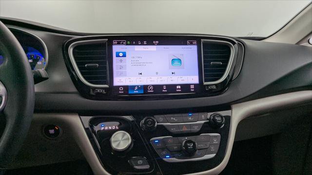 Used 2023 Chrysler Pacifica Touring-L FWD image 27
