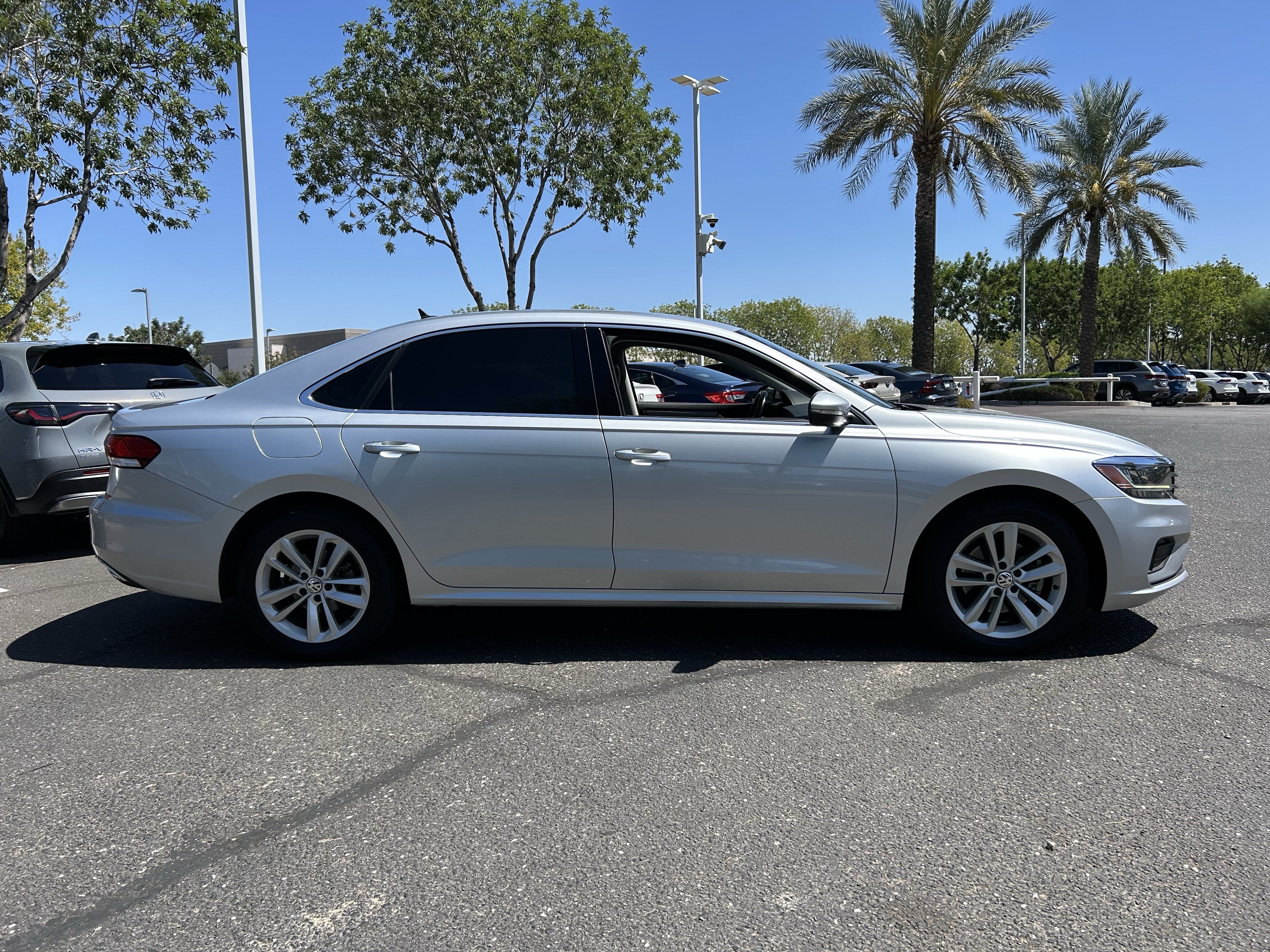 Used 2020 Volkswagen Passat 2.0T SE FWD image 5