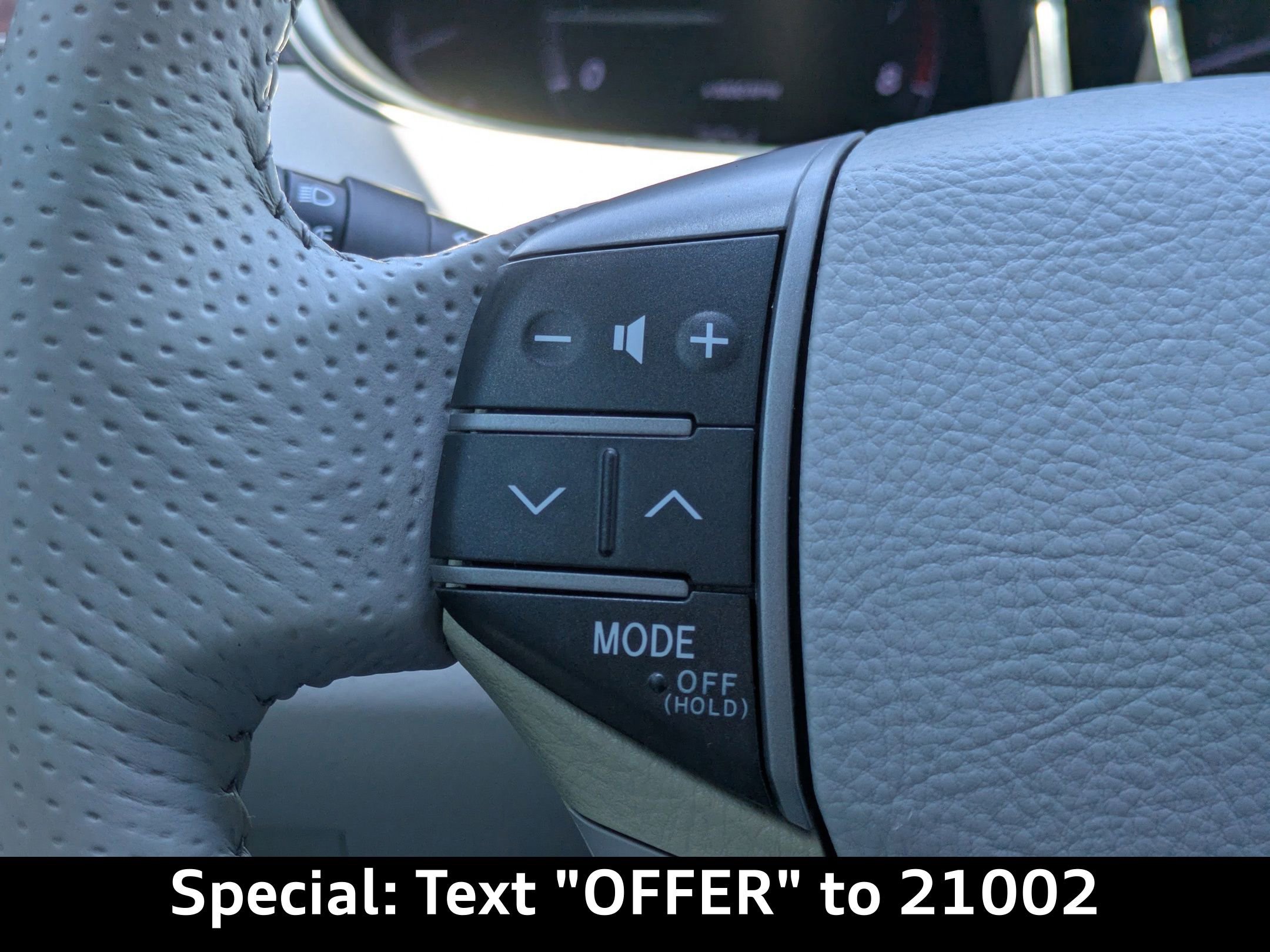 Used 2012 Toyota Avalon Limited image 25